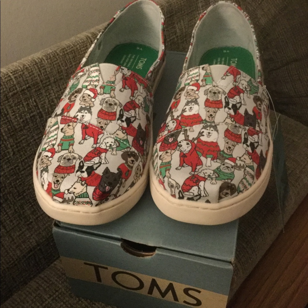 New Toms youth size 6 glacier grey sweater dogs